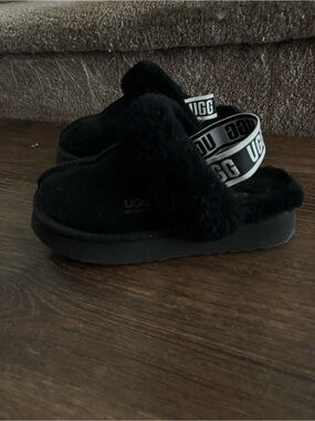 UGG Platform Slippers Black 🖤 | Cozy Shearling Slip On | Size 7.5 women’s